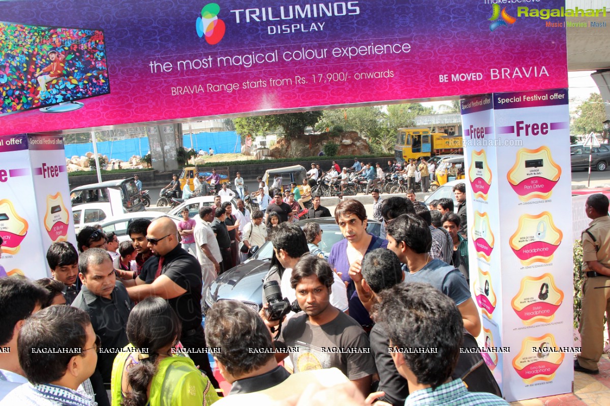 Ram-Leela Promotion at Yes Mart, Hyderabad