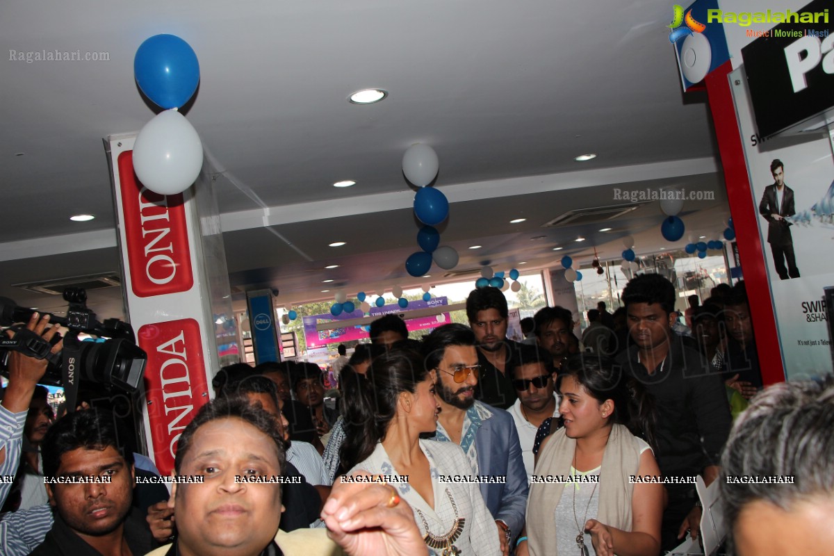 Ram-Leela Promotion at Yes Mart, Hyderabad