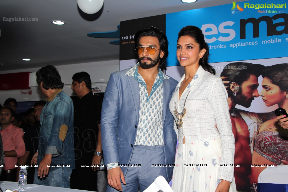 Ram-Leela Promotion at Yes Mart, Hyderabad