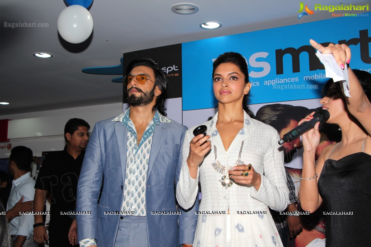 Ram-Leela Promotion at Yes Mart, Hyderabad