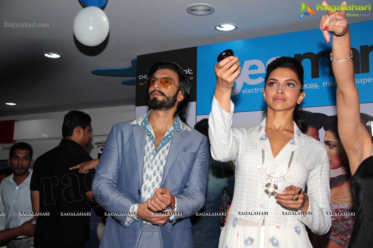 Ram-Leela Promotion at Yes Mart, Hyderabad