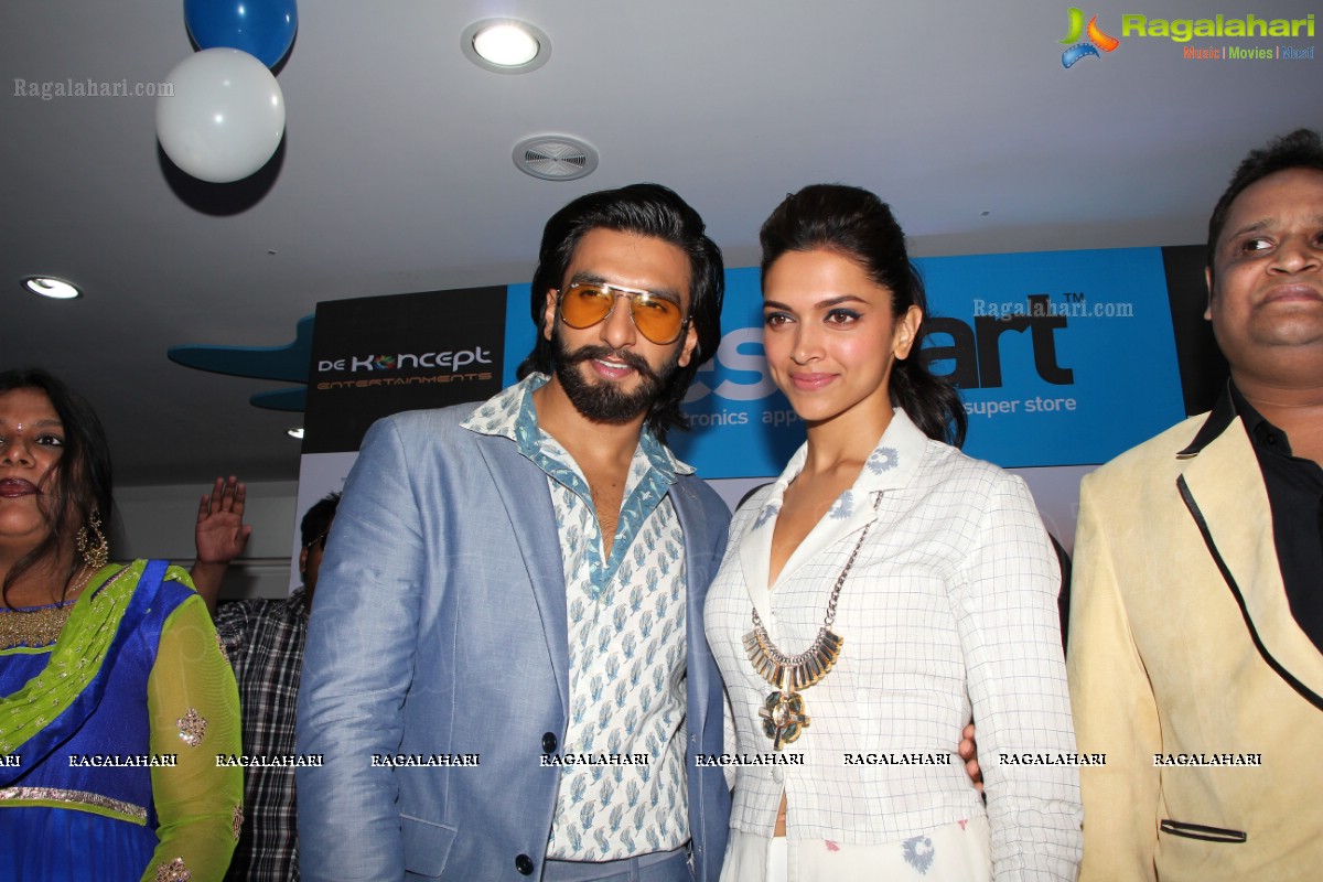 Ram-Leela Promotion at Yes Mart, Hyderabad