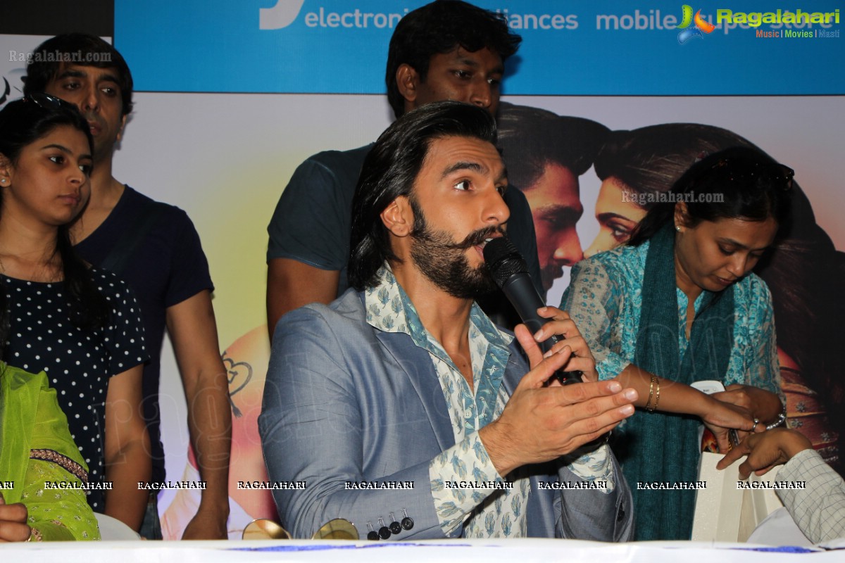 Ram-Leela Promotion at Yes Mart, Hyderabad