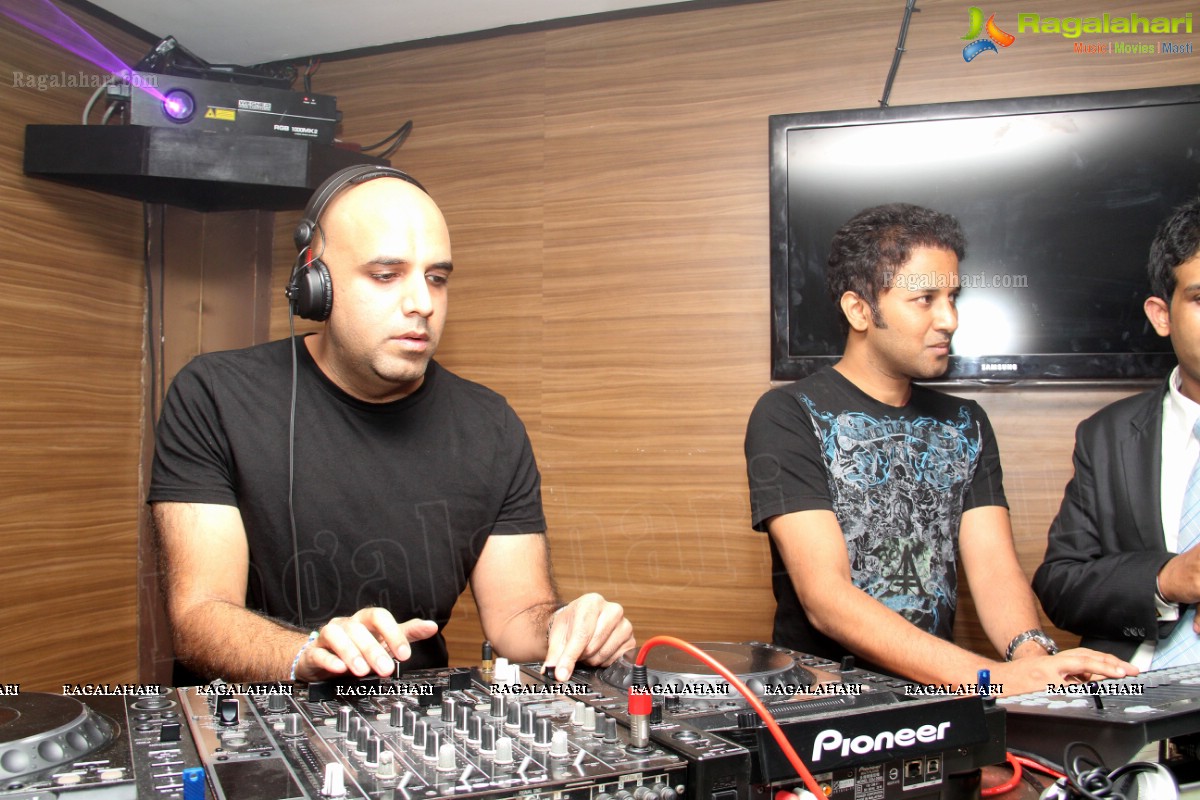 DJ Anil Chawla Live At Movida, Hyderabad