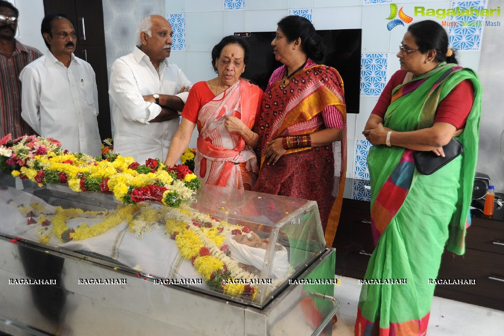 Celebs Pay Homage to Jamuna's Husband Juluri Ramana Rao