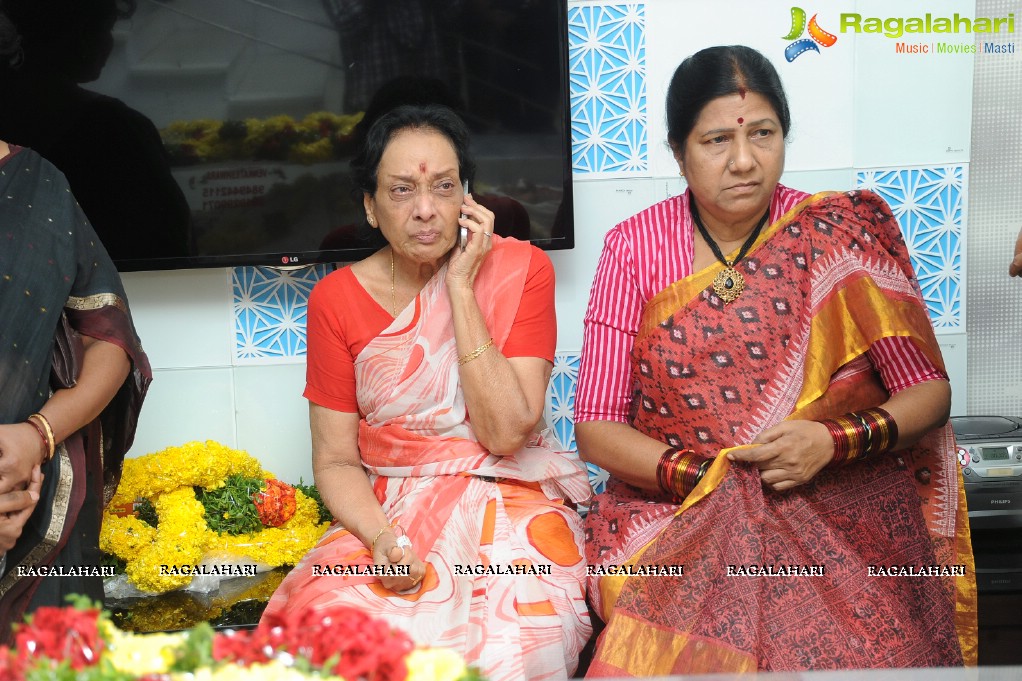 Celebs Pay Homage to Jamuna's Husband Juluri Ramana Rao