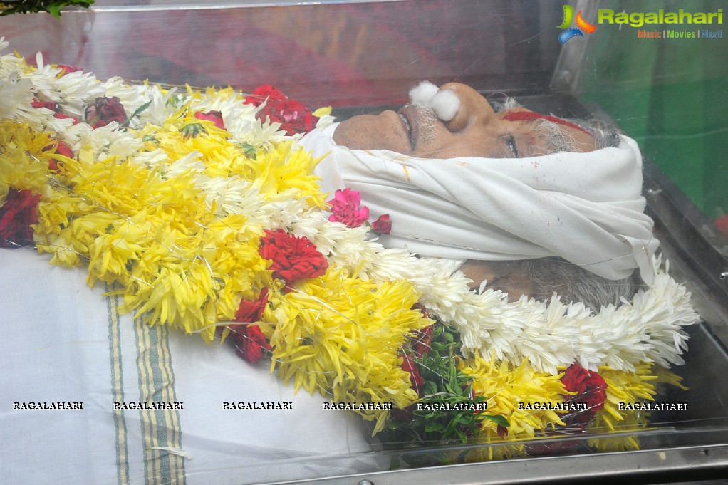 Celebs Pay Homage to Jamuna's Husband Juluri Ramana Rao