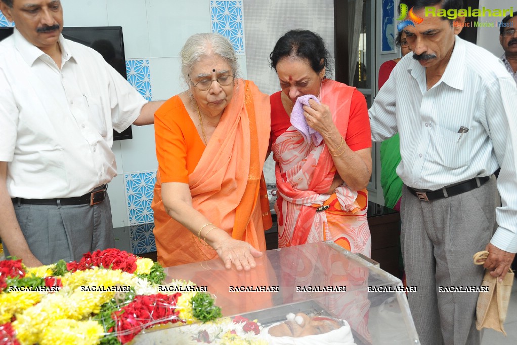 Celebs Pay Homage to Jamuna's Husband Juluri Ramana Rao