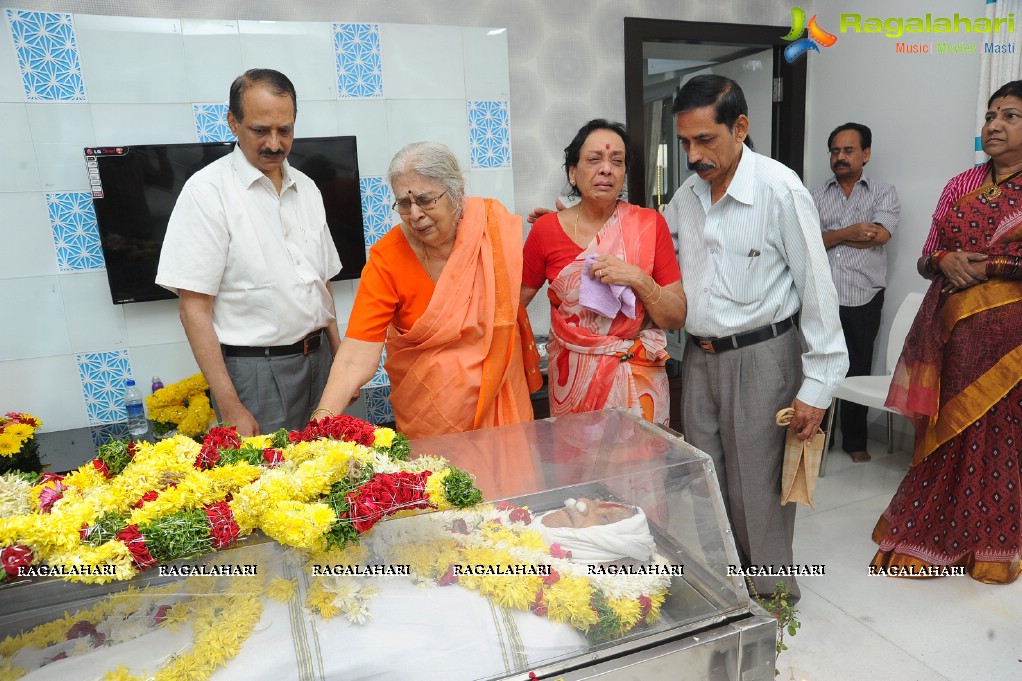 Celebs Pay Homage to Jamuna's Husband Juluri Ramana Rao