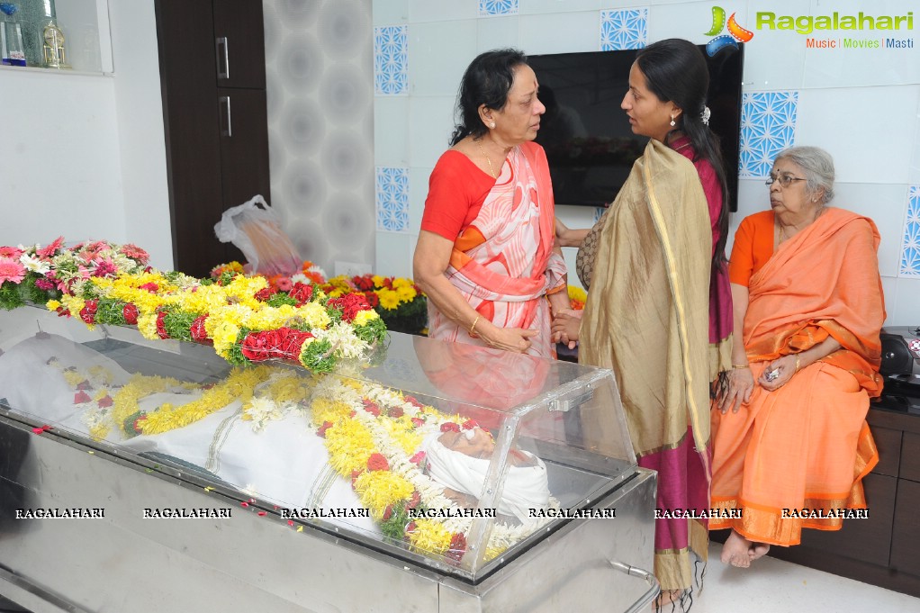 Celebs Pay Homage to Jamuna's Husband Juluri Ramana Rao