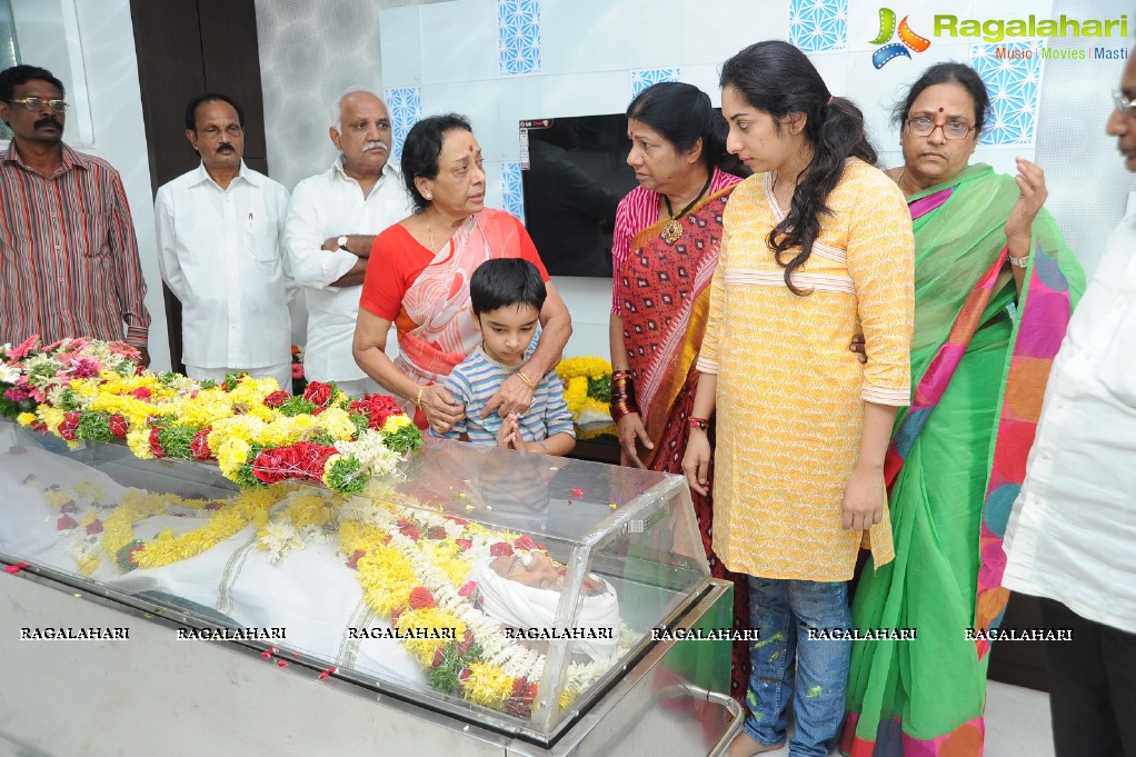 Celebs Pay Homage to Jamuna's Husband Juluri Ramana Rao