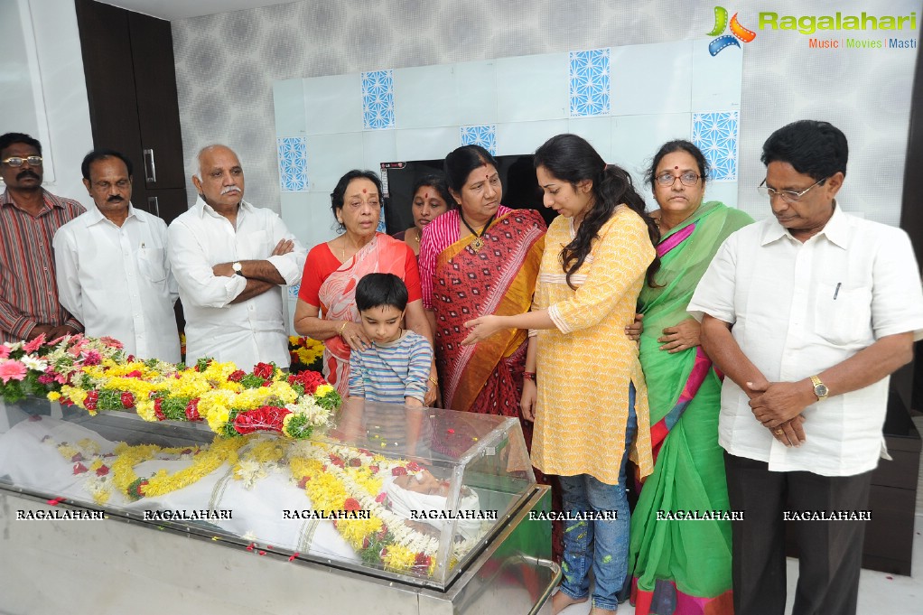 Celebs Pay Homage to Jamuna's Husband Juluri Ramana Rao