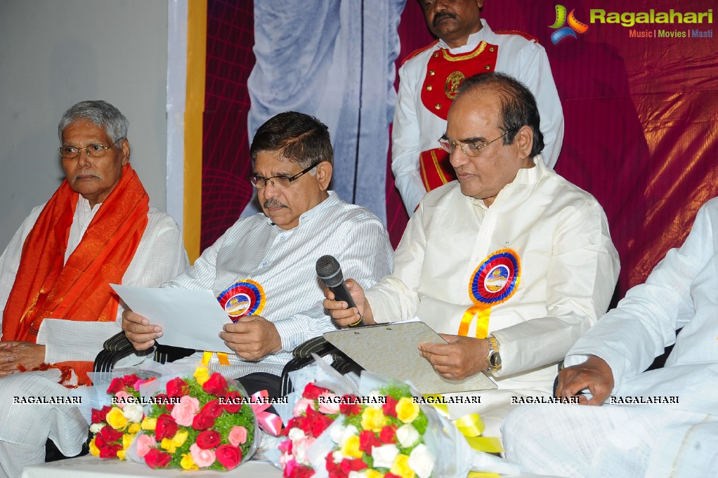 Presentation of KV Reddy Award to Director Sukumar