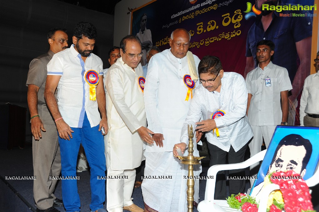 Presentation of KV Reddy Award to Director Sukumar