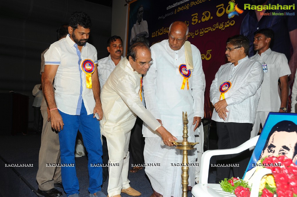 Presentation of KV Reddy Award to Director Sukumar