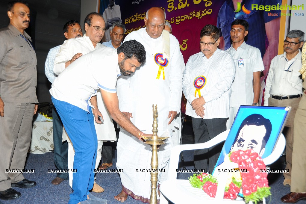 Presentation of KV Reddy Award to Director Sukumar