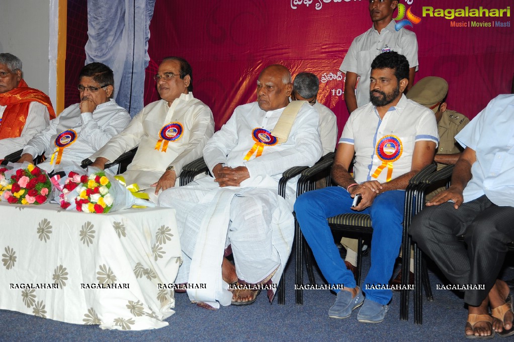 Presentation of KV Reddy Award to Director Sukumar