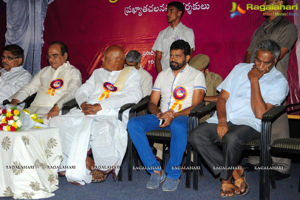 Presentation of KV Reddy Award to Director Sukumar