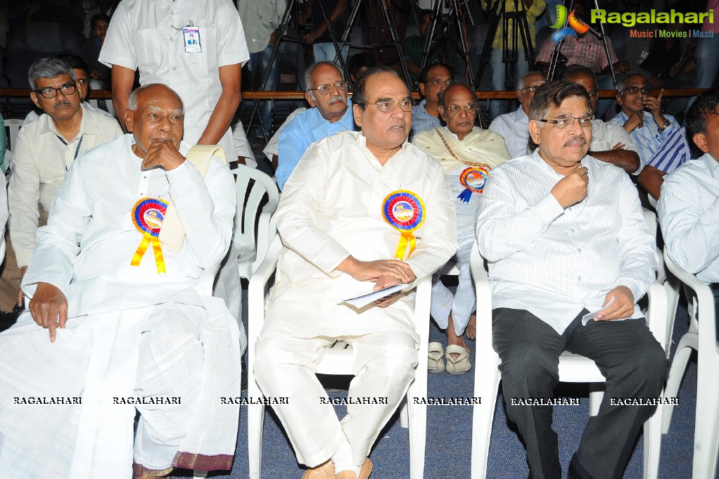 Presentation of KV Reddy Award to Director Sukumar