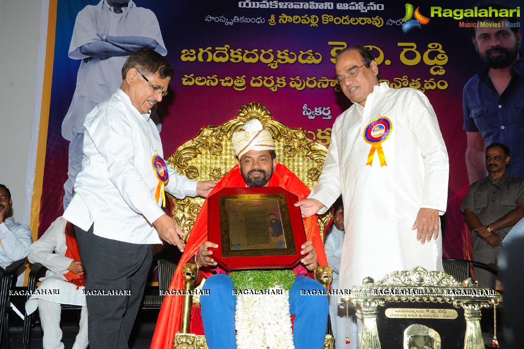 Presentation of KV Reddy Award to Director Sukumar