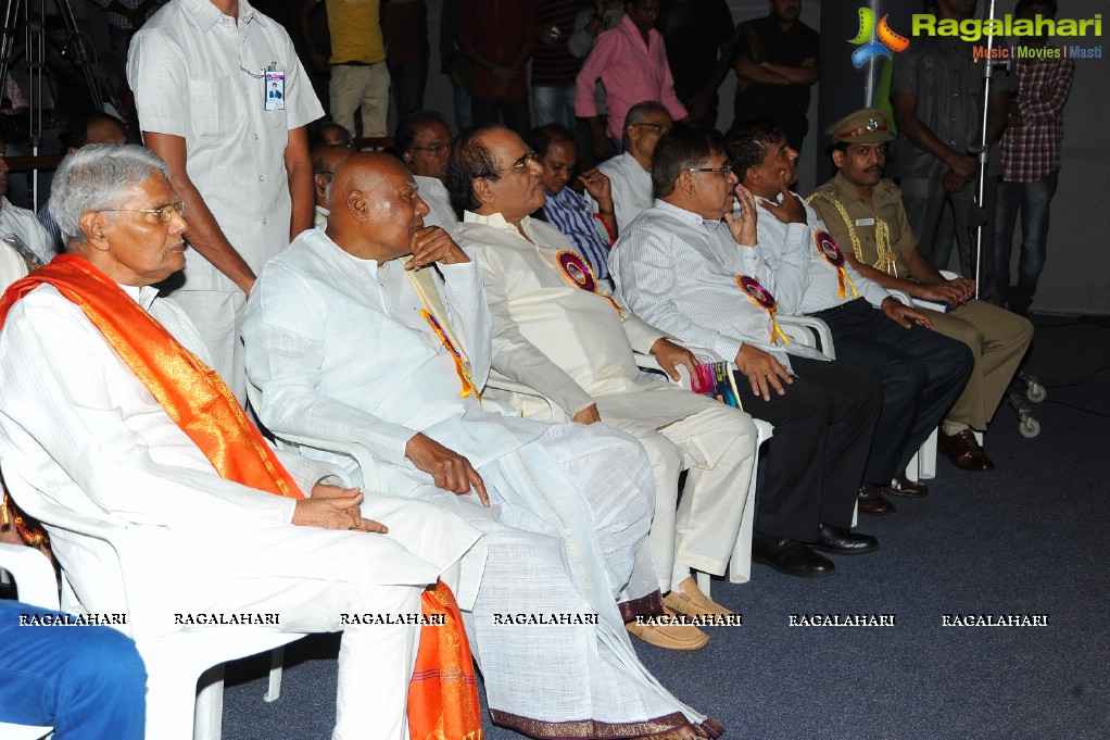 Presentation of KV Reddy Award to Director Sukumar