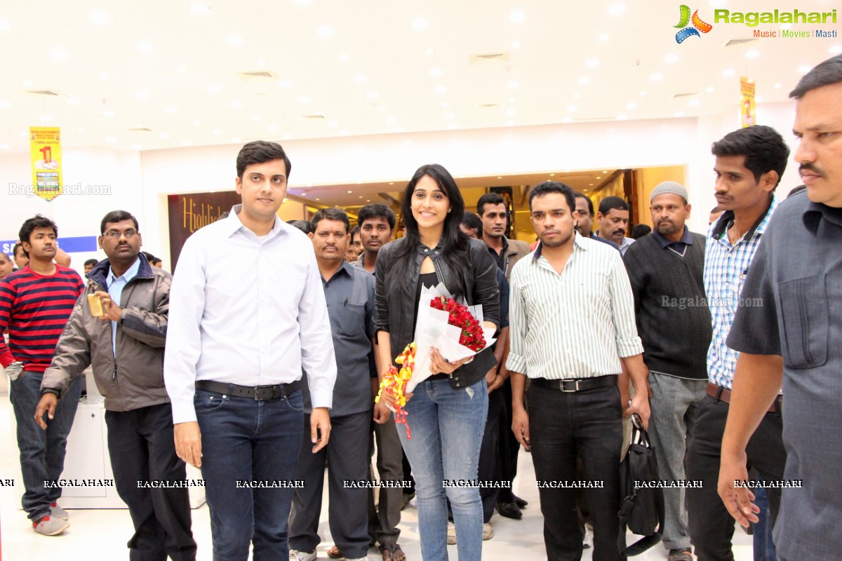 Regina announced the Lucky Winner of Bajaj Electronics at Forum Mall, Hyderabad