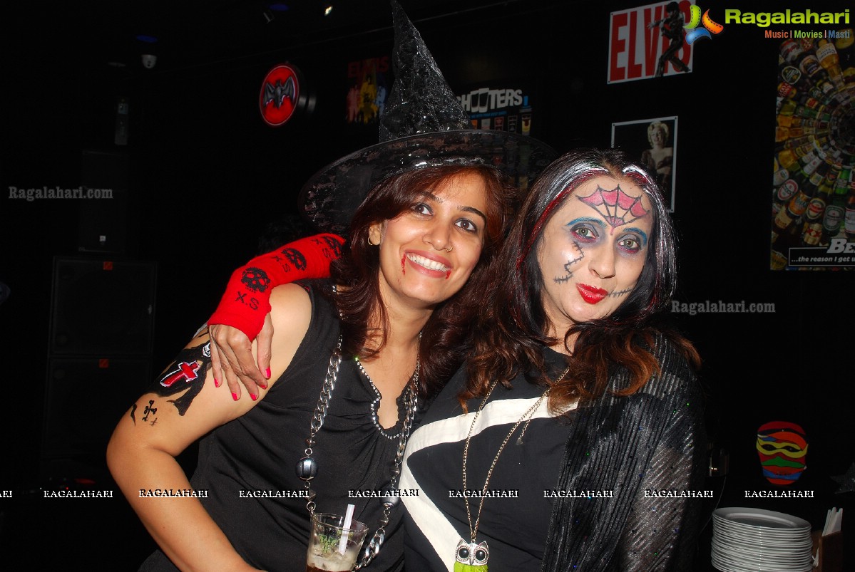 Halloween Charmers Style Hosted by Paavani & Richil at Tap Quench Bar