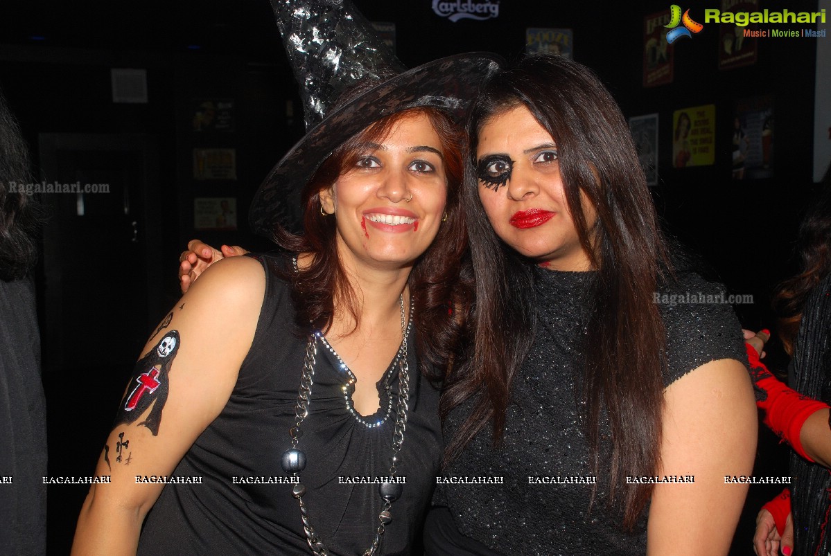 Halloween Charmers Style Hosted by Paavani & Richil at Tap Quench Bar