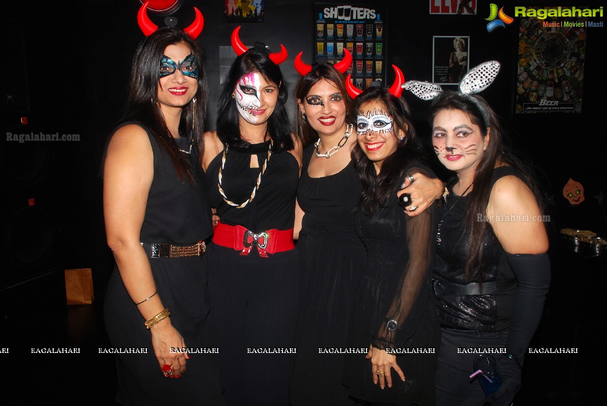 Halloween Charmers Style Hosted by Paavani & Richil at Tap Quench Bar