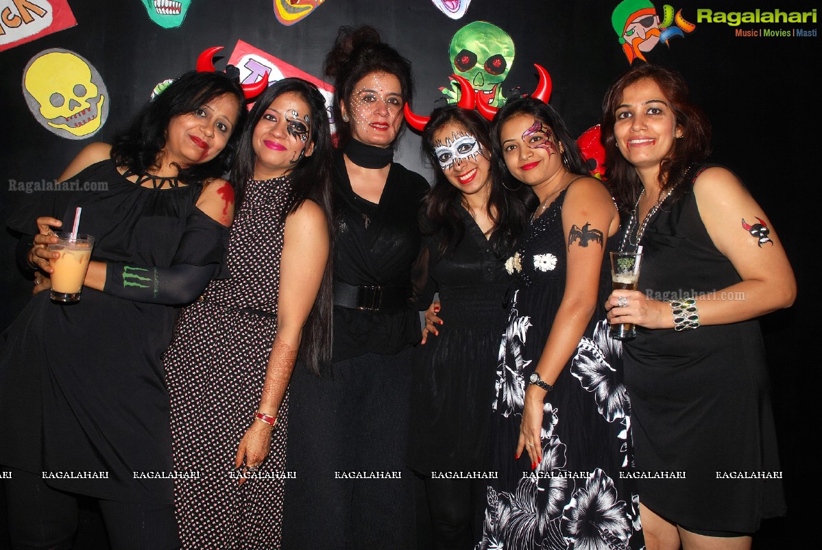 Halloween Charmers Style Hosted by Paavani & Richil at Tap Quench Bar