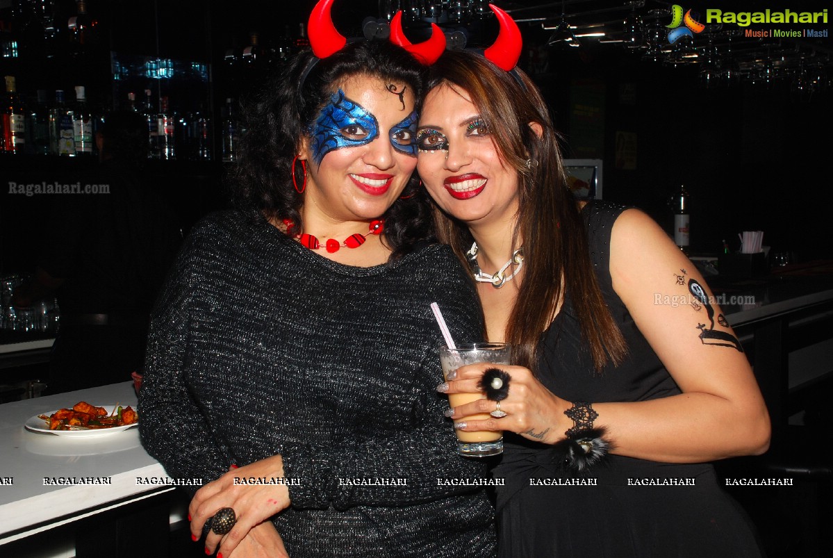 Halloween Charmers Style Hosted by Paavani & Richil at Tap Quench Bar