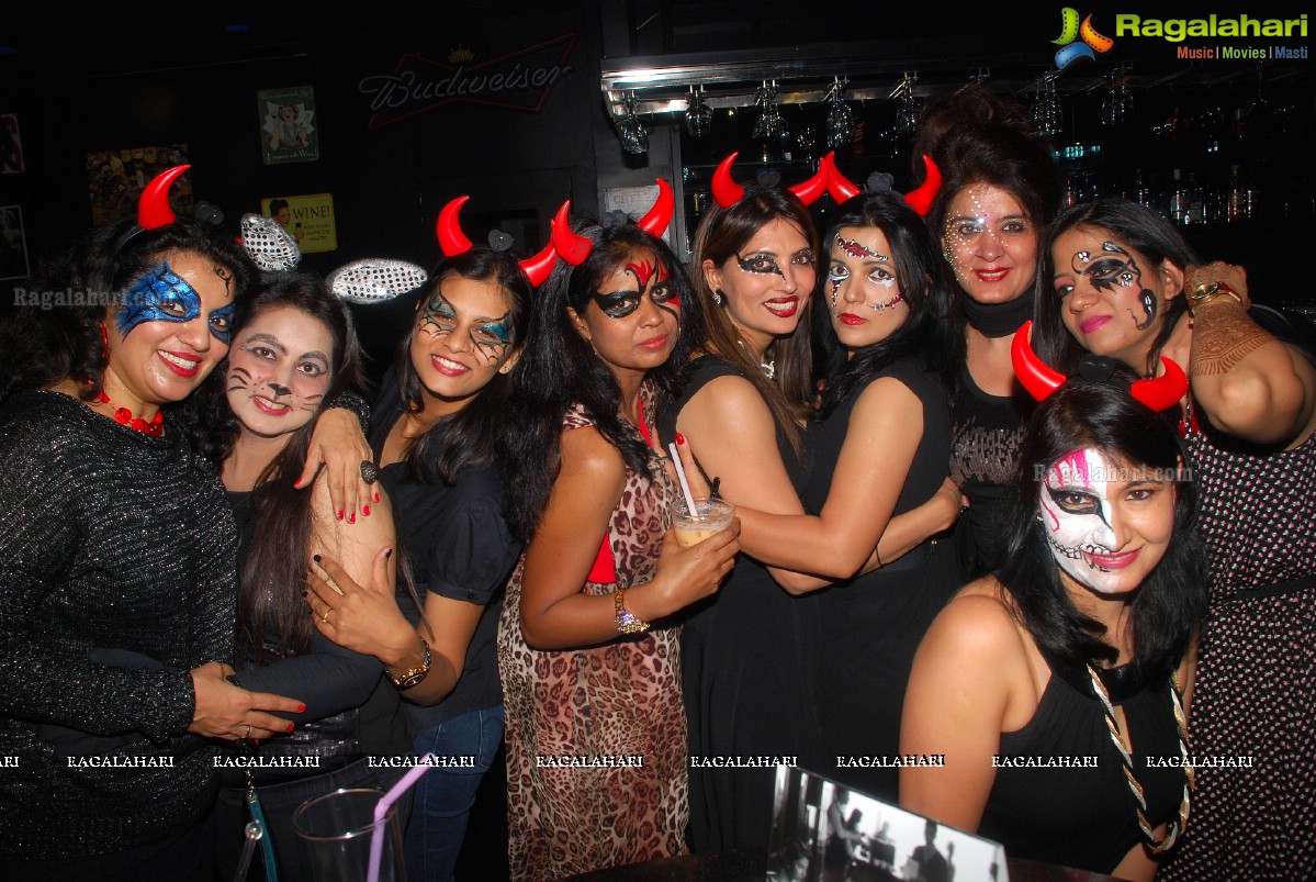 Halloween Charmers Style Hosted by Paavani & Richil at Tap Quench Bar