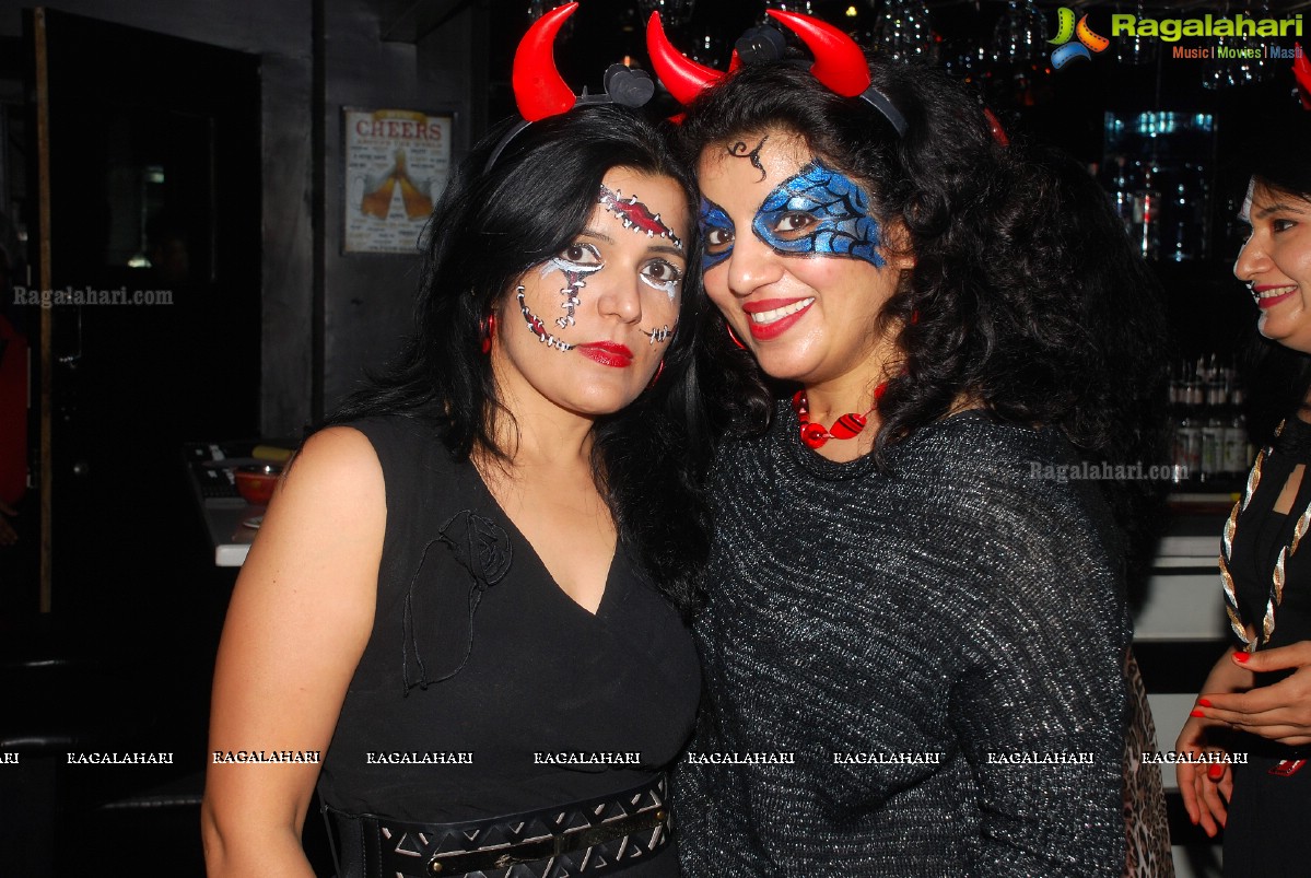 Halloween Charmers Style Hosted by Paavani & Richil at Tap Quench Bar