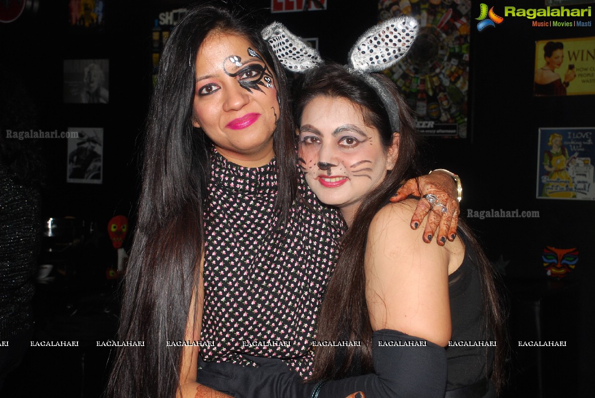 Halloween Charmers Style Hosted by Paavani & Richil at Tap Quench Bar