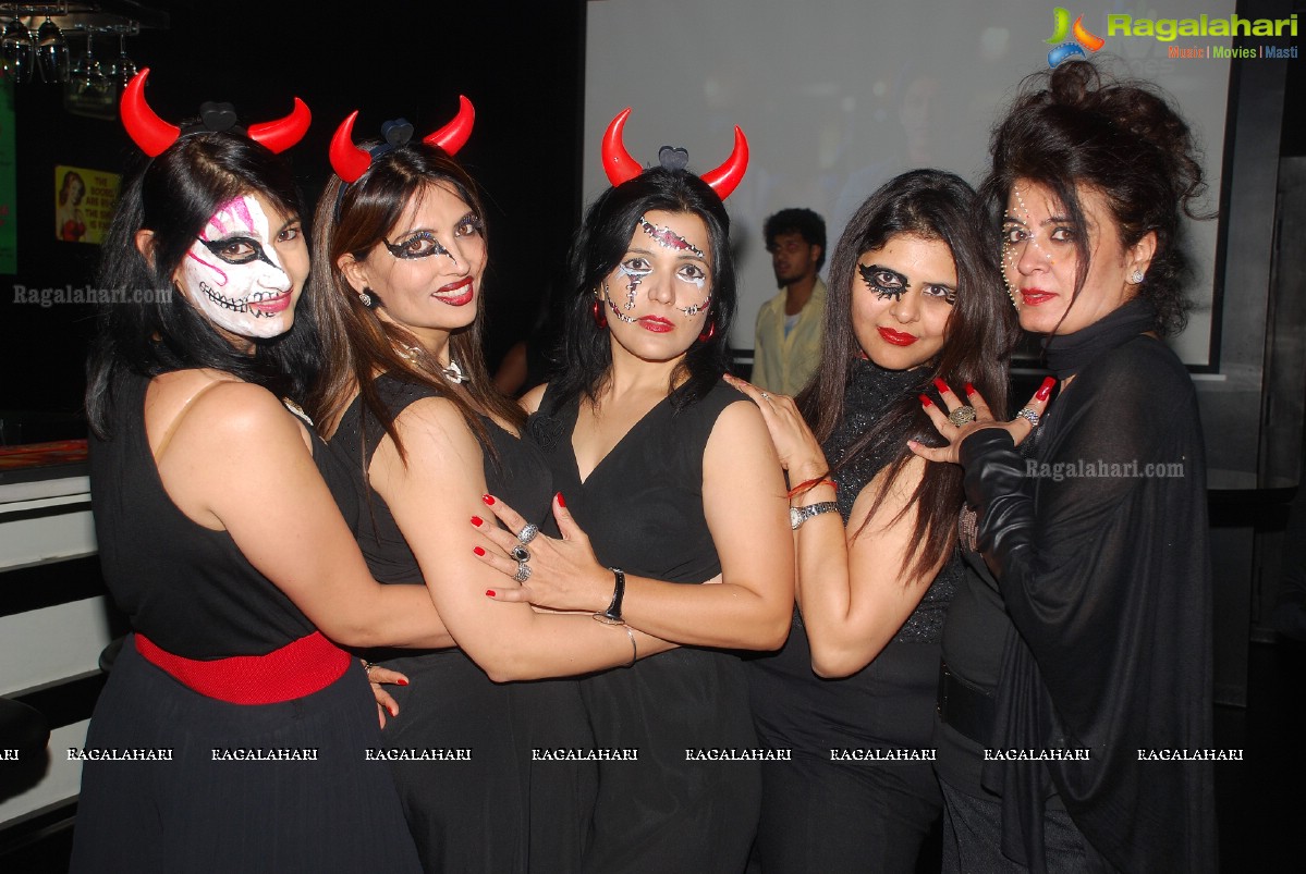 Halloween Charmers Style Hosted by Paavani & Richil at Tap Quench Bar