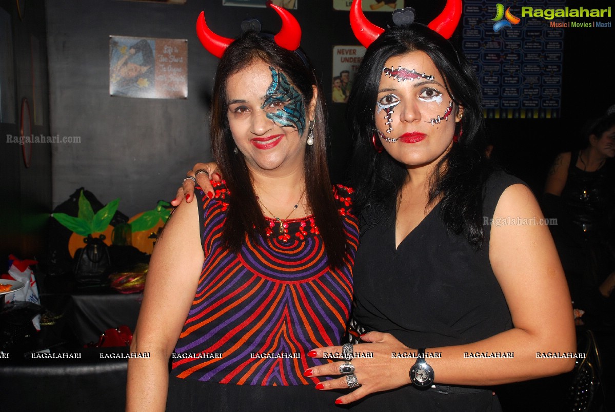 Halloween Charmers Style Hosted by Paavani & Richil at Tap Quench Bar