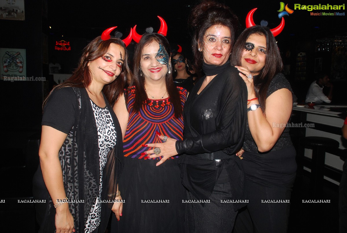 Halloween Charmers Style Hosted by Paavani & Richil at Tap Quench Bar