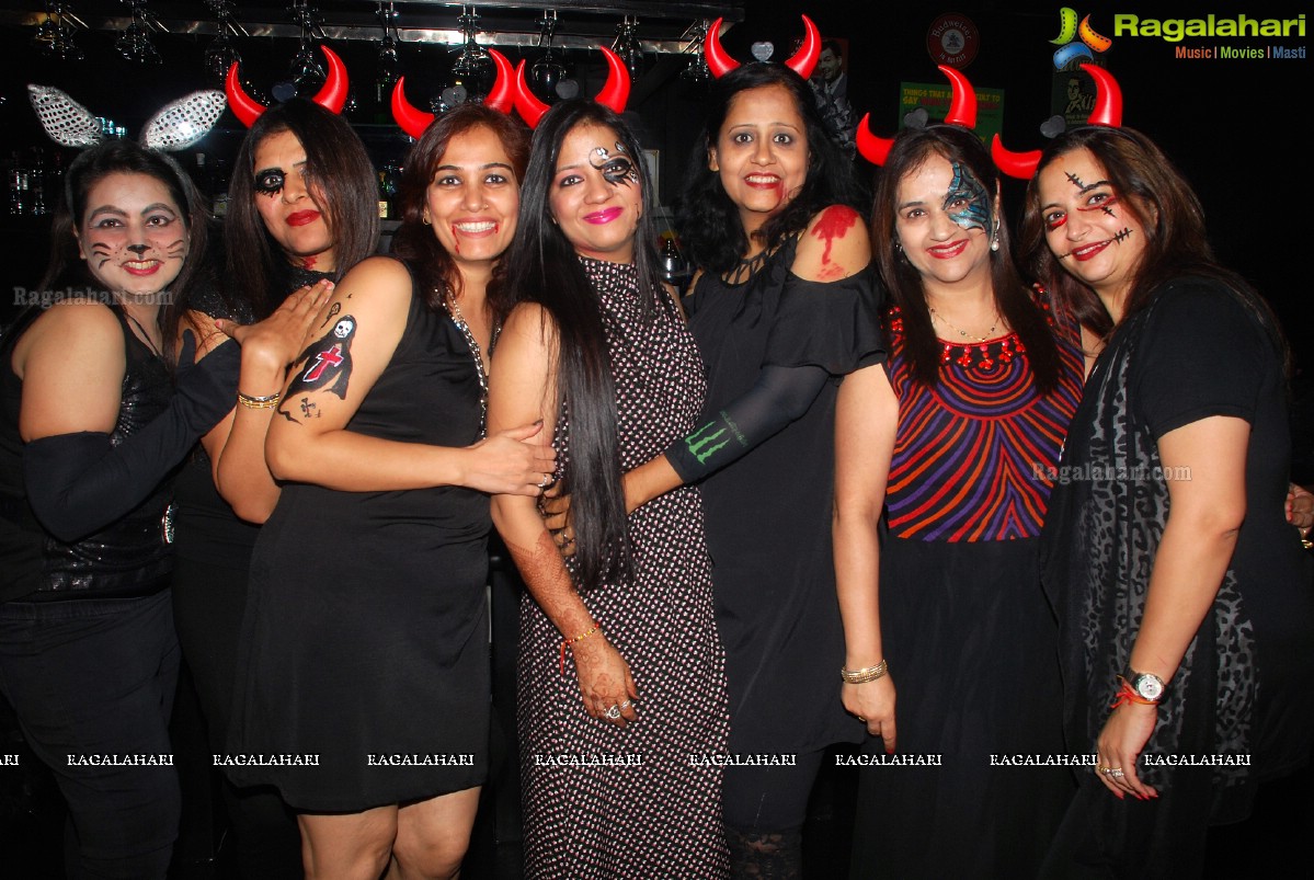 Halloween Charmers Style Hosted by Paavani & Richil at Tap Quench Bar