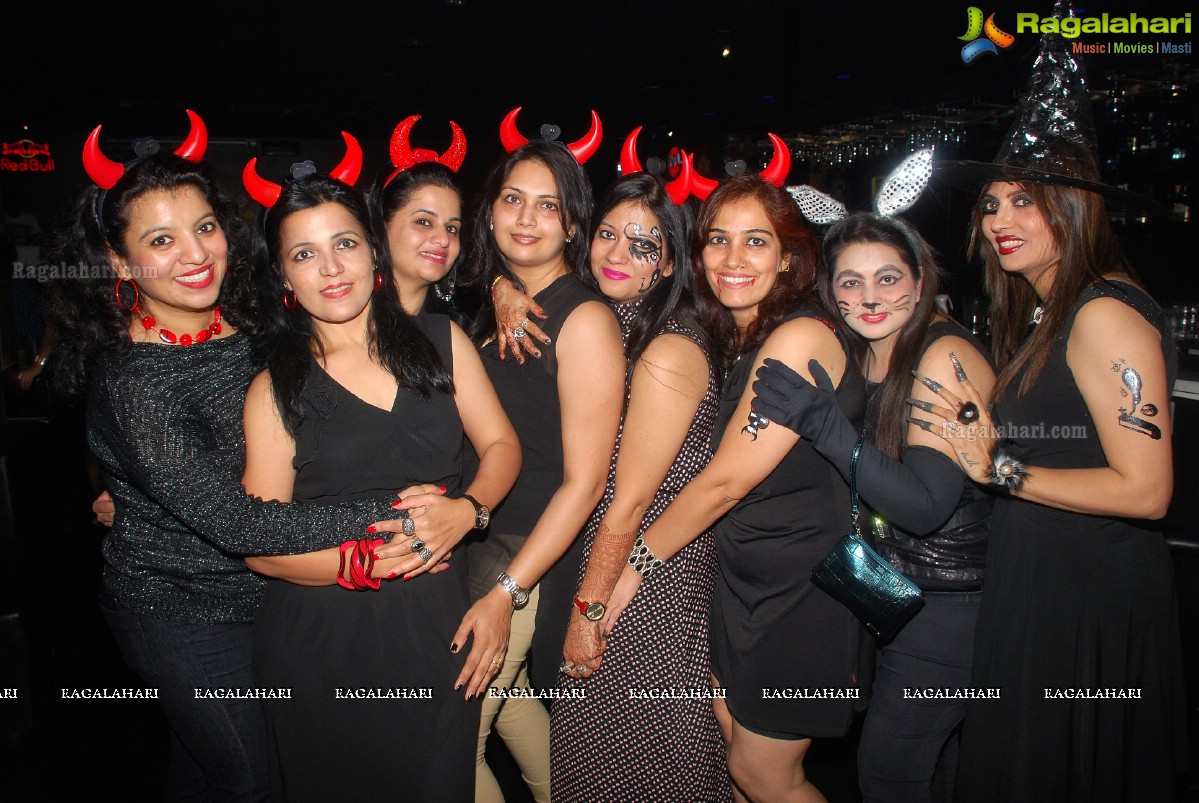 Halloween Charmers Style Hosted by Paavani & Richil at Tap Quench Bar