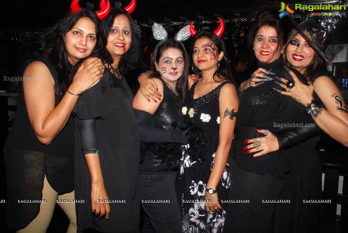 Halloween Charmers Style Hosted by Paavani & Richil at Tap Quench Bar