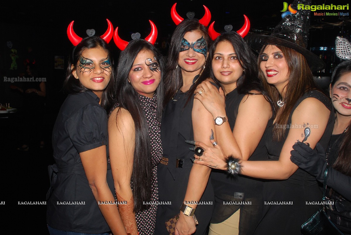 Halloween Charmers Style Hosted by Paavani & Richil at Tap Quench Bar