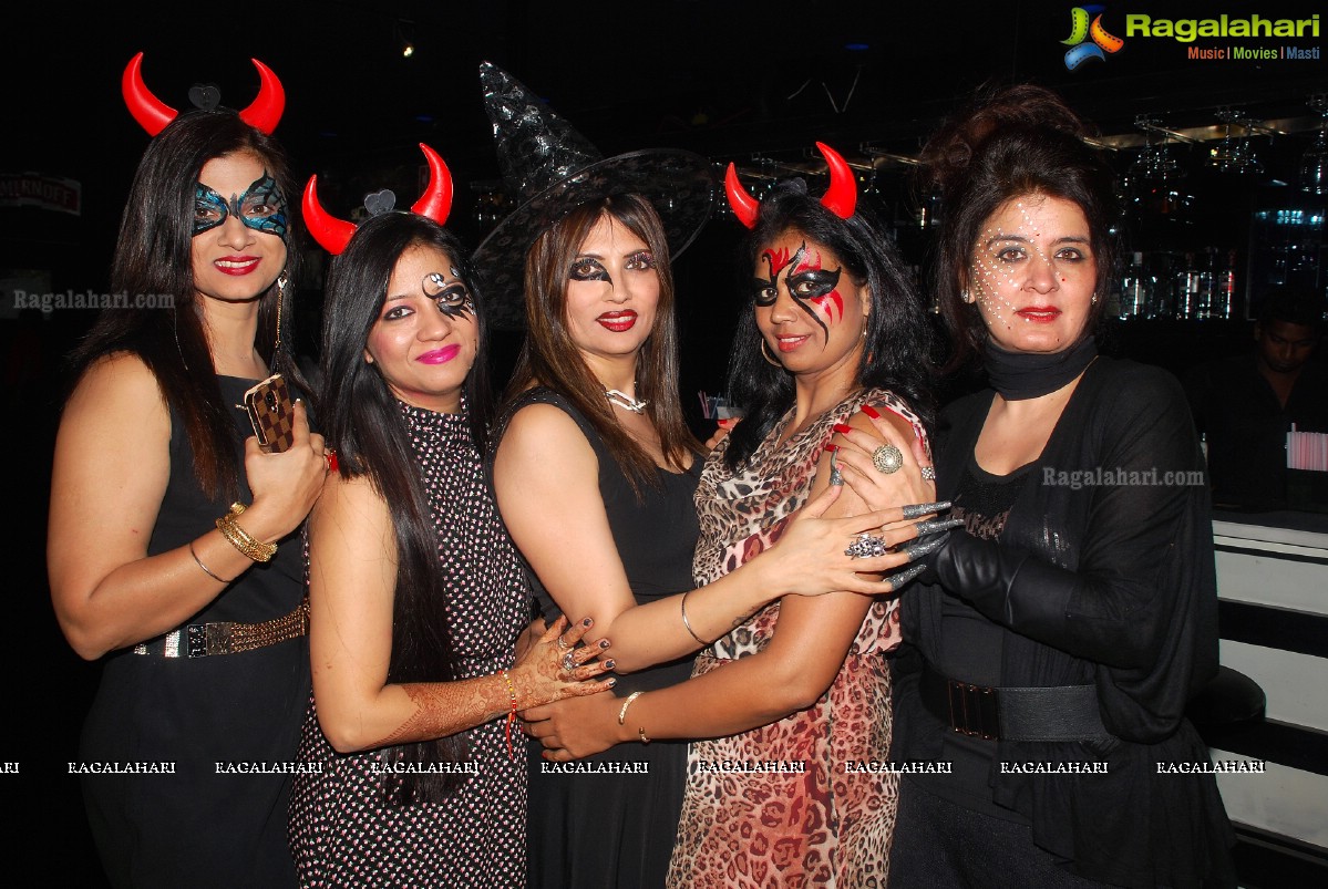 Halloween Charmers Style Hosted by Paavani & Richil at Tap Quench Bar