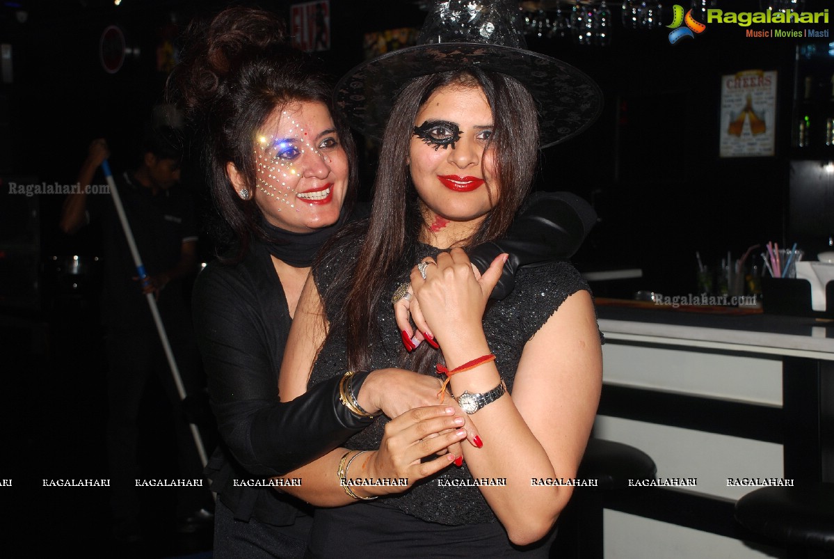 Halloween Charmers Style Hosted by Paavani & Richil at Tap Quench Bar