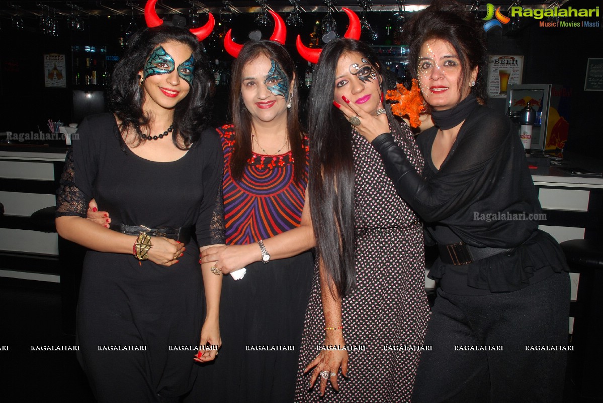 Halloween Charmers Style Hosted by Paavani & Richil at Tap Quench Bar