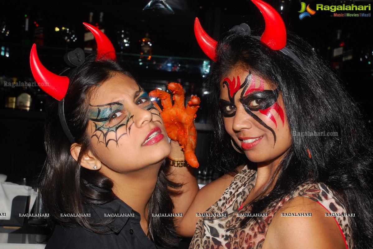 Halloween Charmers Style Hosted by Paavani & Richil at Tap Quench Bar