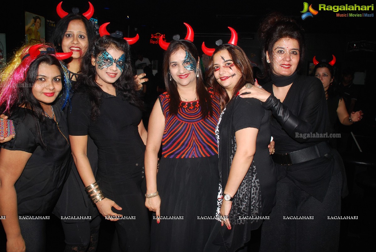 Halloween Charmers Style Hosted by Paavani & Richil at Tap Quench Bar