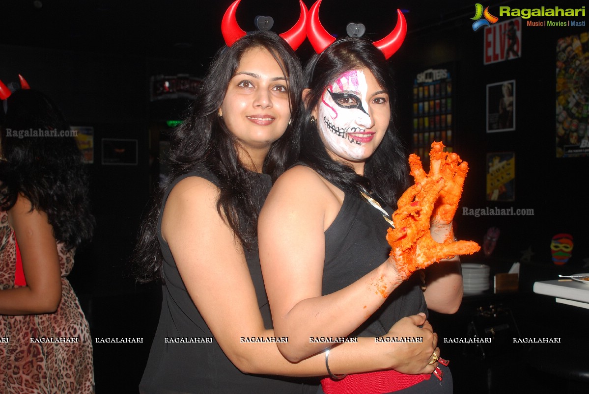 Halloween Charmers Style Hosted by Paavani & Richil at Tap Quench Bar