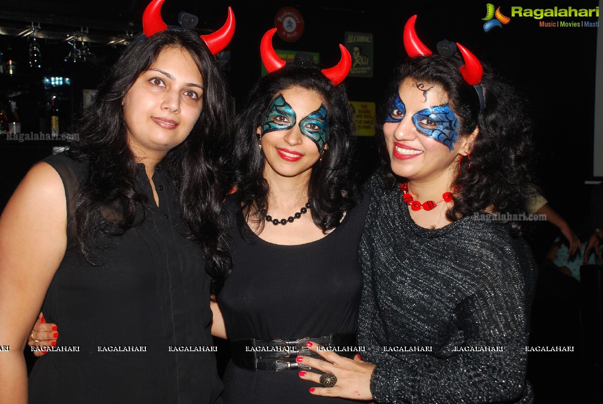 Halloween Charmers Style Hosted by Paavani & Richil at Tap Quench Bar