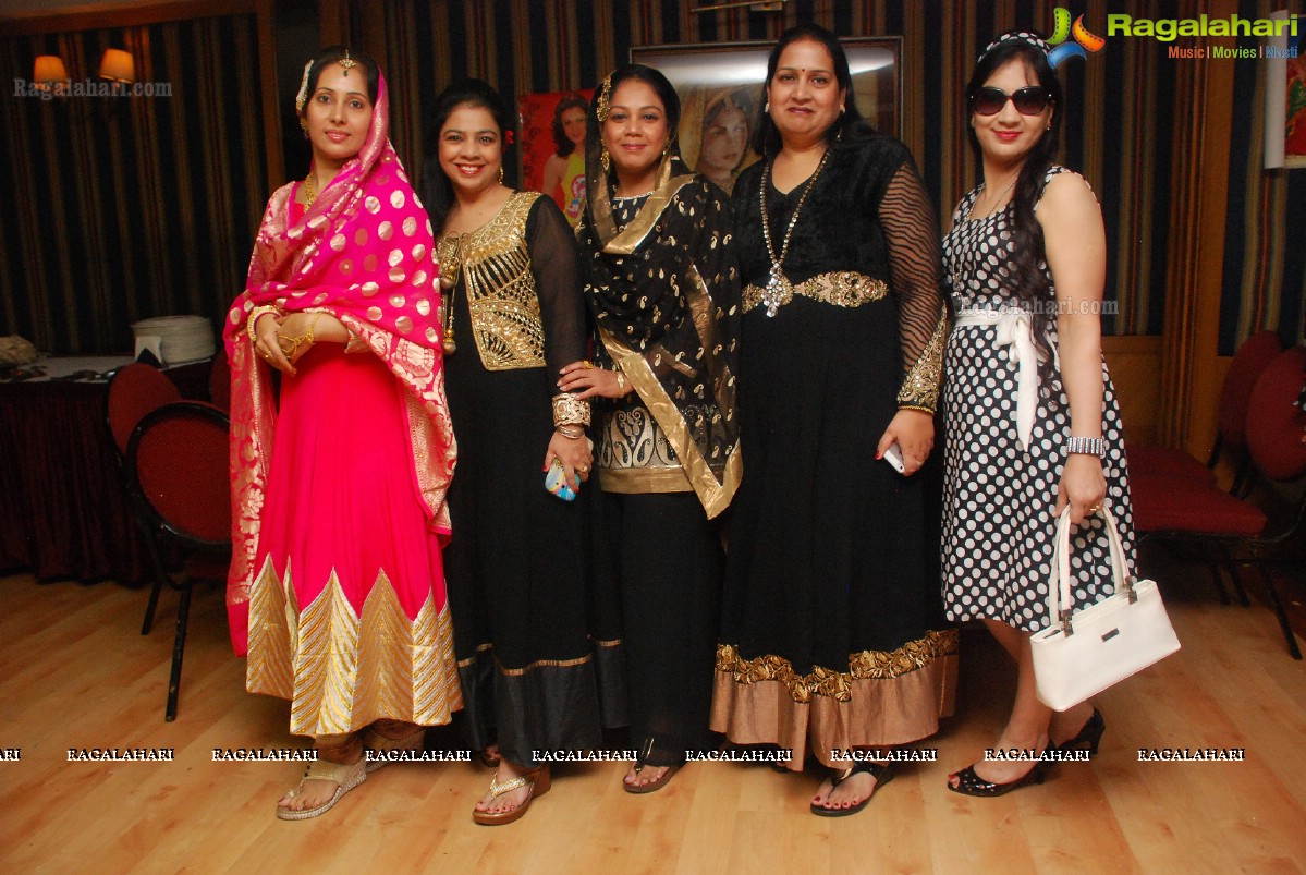 Rang Birangi Titlis by Meeta Oberoi-Meenu Saluja