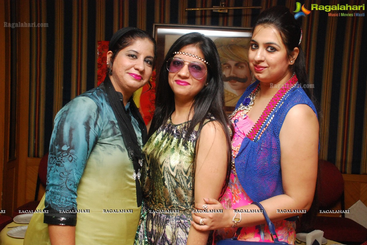 Rang Birangi Titlis by Meeta Oberoi-Meenu Saluja